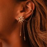 Earcuff Solar com correntinha em ouro amarelo