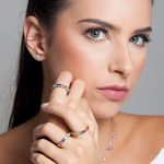 Aliança Rainbow de Safiras Coloridas em Ouro Branco