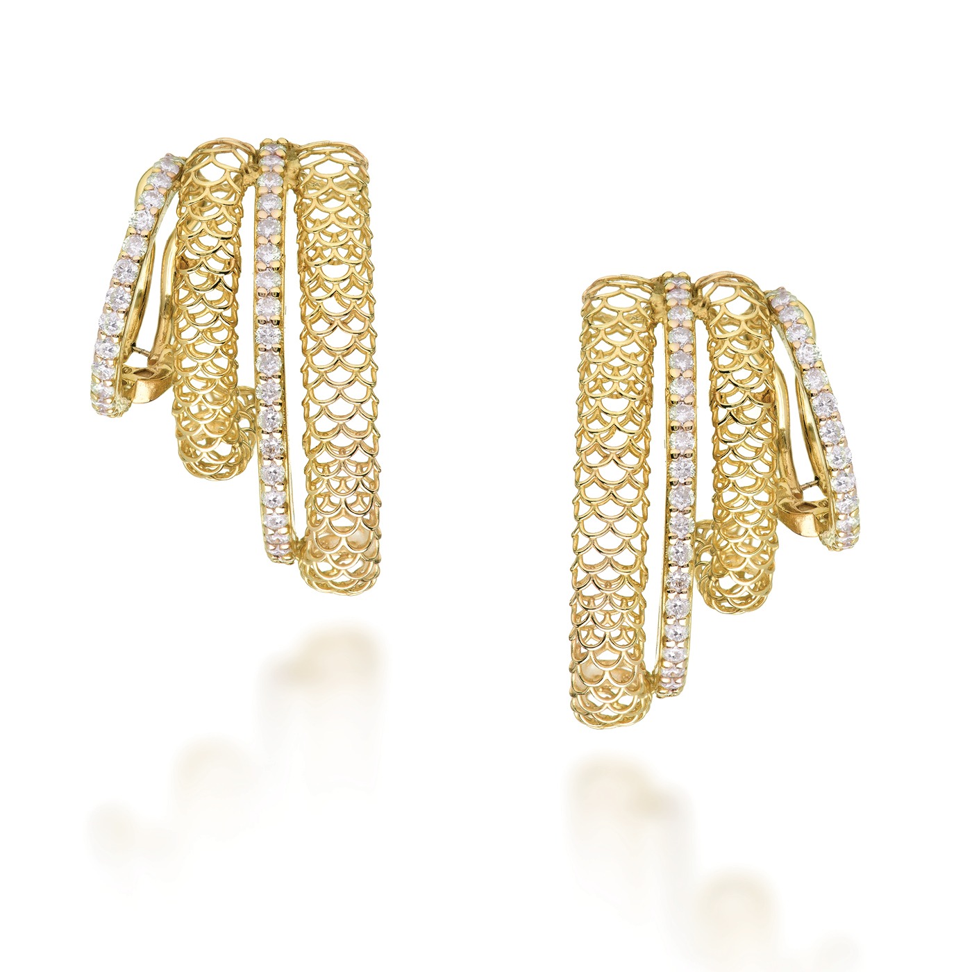 Brinco argolas de filigranas e diamantes em ouro amarelo
