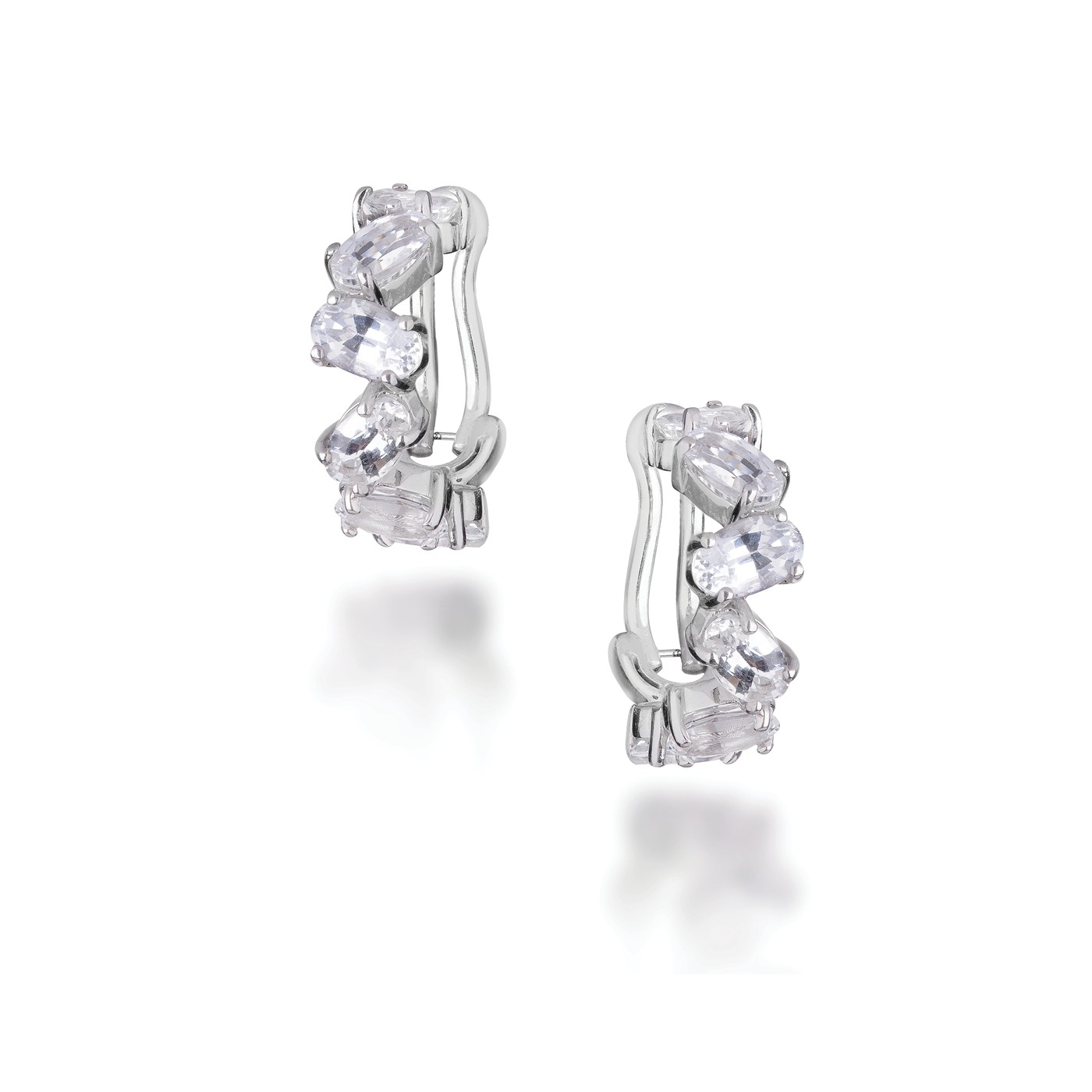 Piercing de safiras brancas em ouro branco